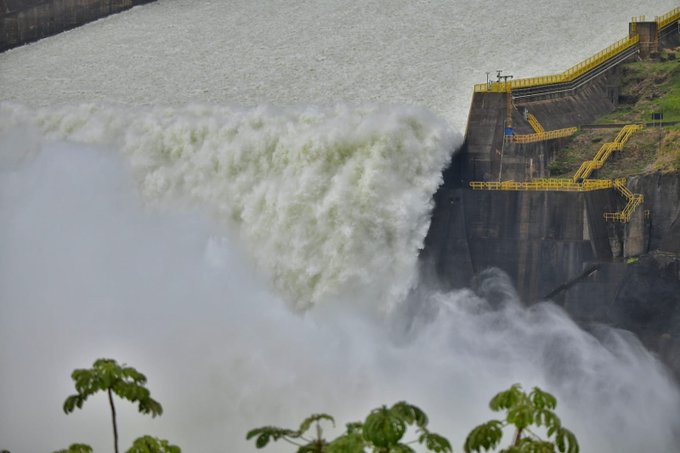 Itaipú abrió sus compuertas para controlar volumen almacenado