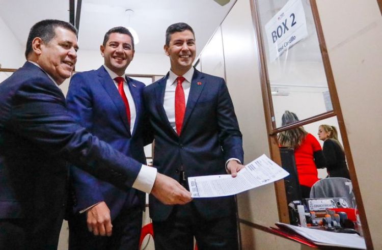 Cartes y los suyos se lavan la cara e inscriben sus candidaturas