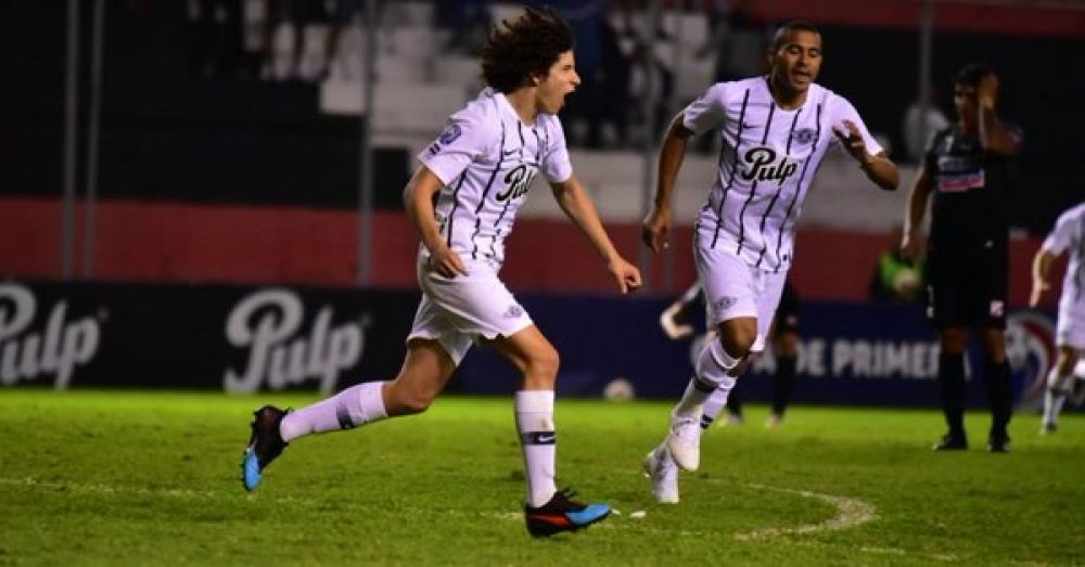 Libertad vence a River y es único líder del Clausura