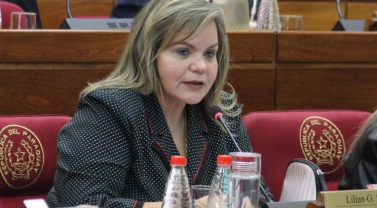 Senadora denuncia que Cancillería llamó a concurso para contratar más funcionarios en plena pandemia