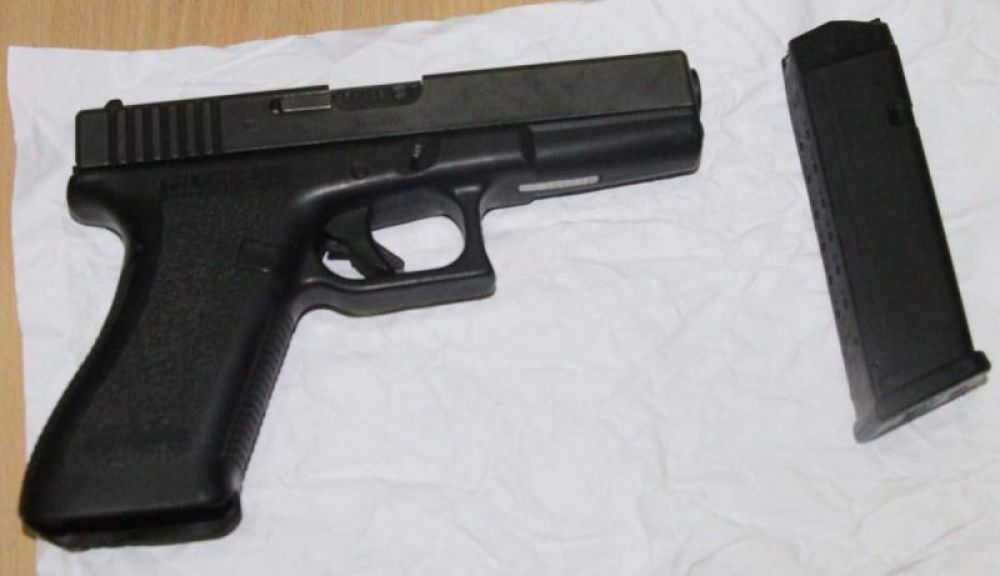 Allanamiento con detención de una persona e incautación de una pistola