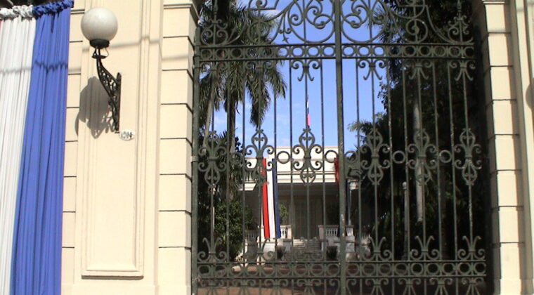 Convocatoria a una reunión entre Poderes del Estado en Mburuvicha Róga