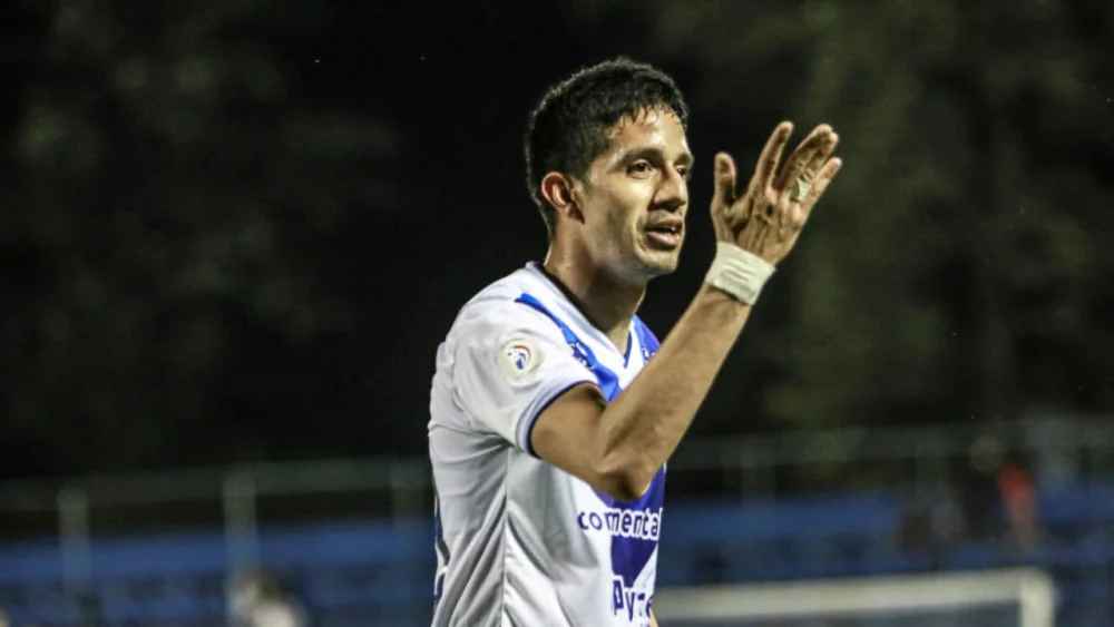 Dos golazos dan el triunfo a Sportivo Ameliano
