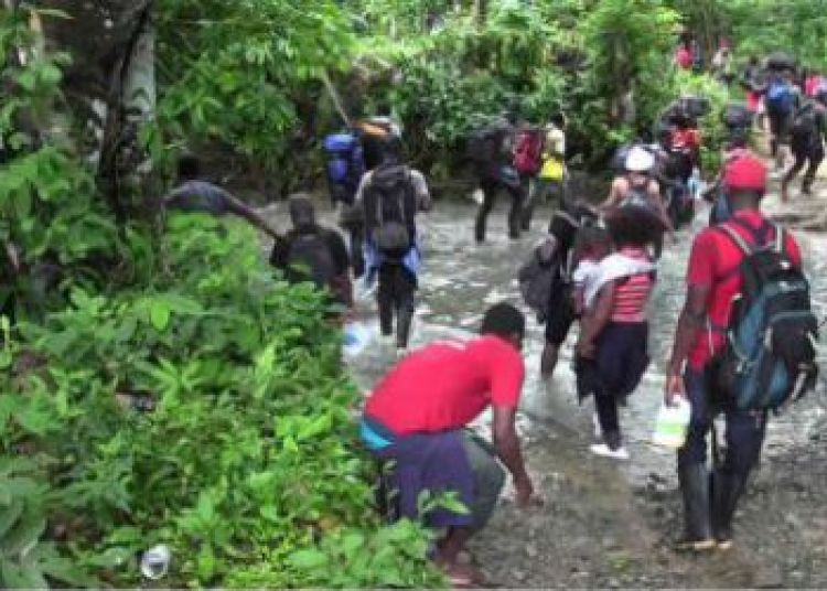 Redes de tráfico de Ecuador sacan provecho del flujo de migrantes