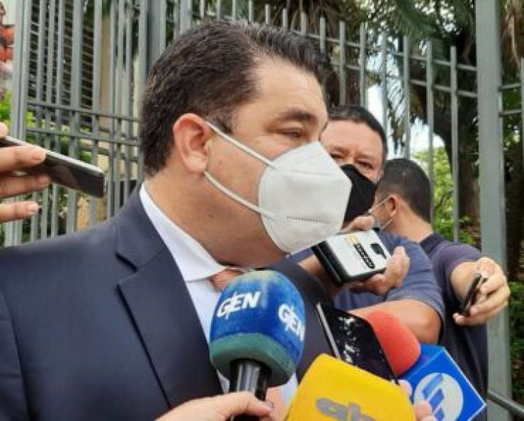 Pueden comprar vacuna directamente los municipios? "es totalmente falso", responden