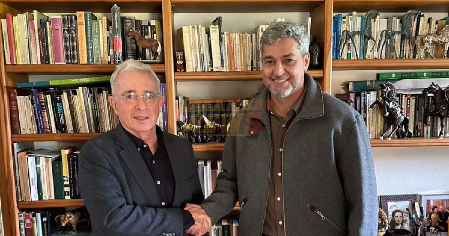 Marito se tomó un recreo de la campaña para visitar a Uribe en Colombia