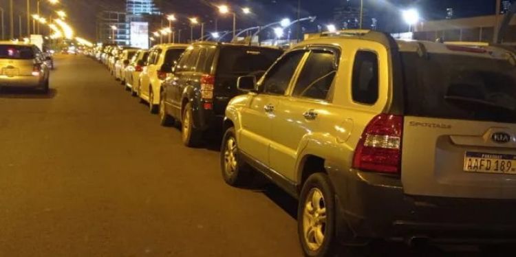 Encarnacenos ya forman filas para vacunación de este sábado
