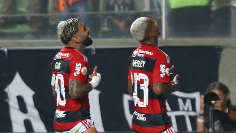 Flamengo vence en medio de un escándalo y avisa a Olimpia