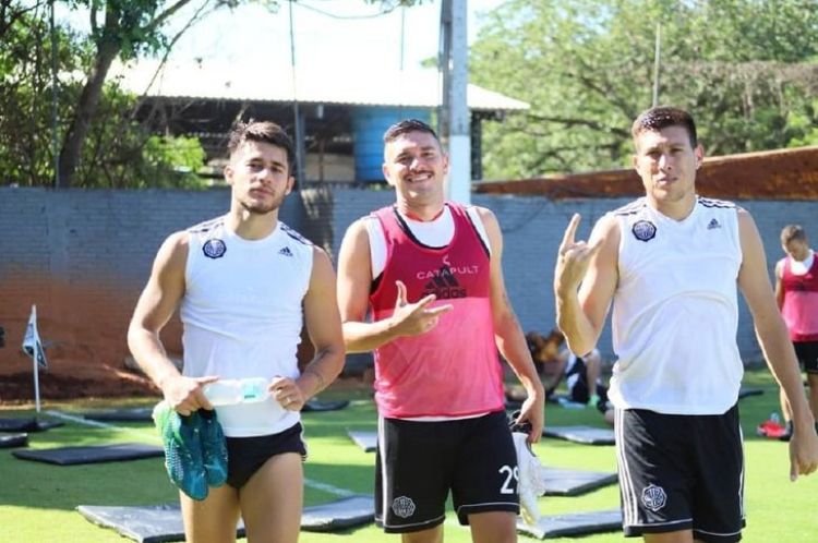 Libertad presenta a Hernesto Caballero