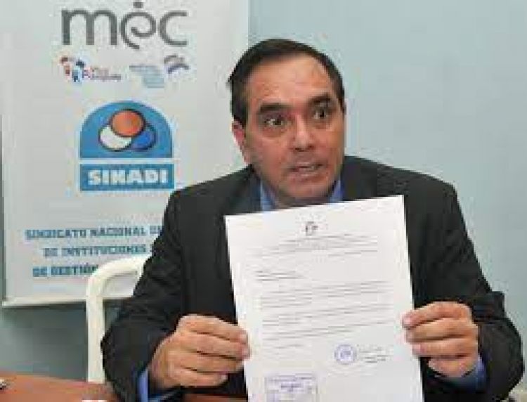 Docentes ratifican que irán a huelga si no se da el aumento salarial del 16%