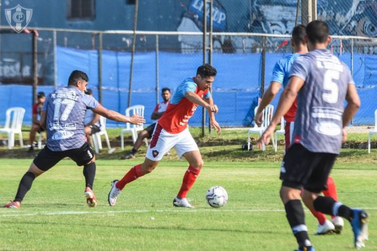El golazo de scar Ruiz en el amistoso de Cerro Porteo
