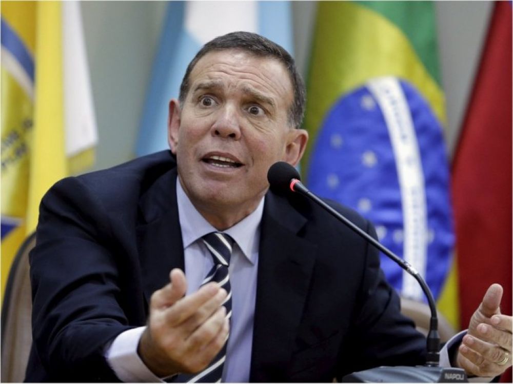 FIFA multa e inhabilita de por vida a Juan ngel Napout