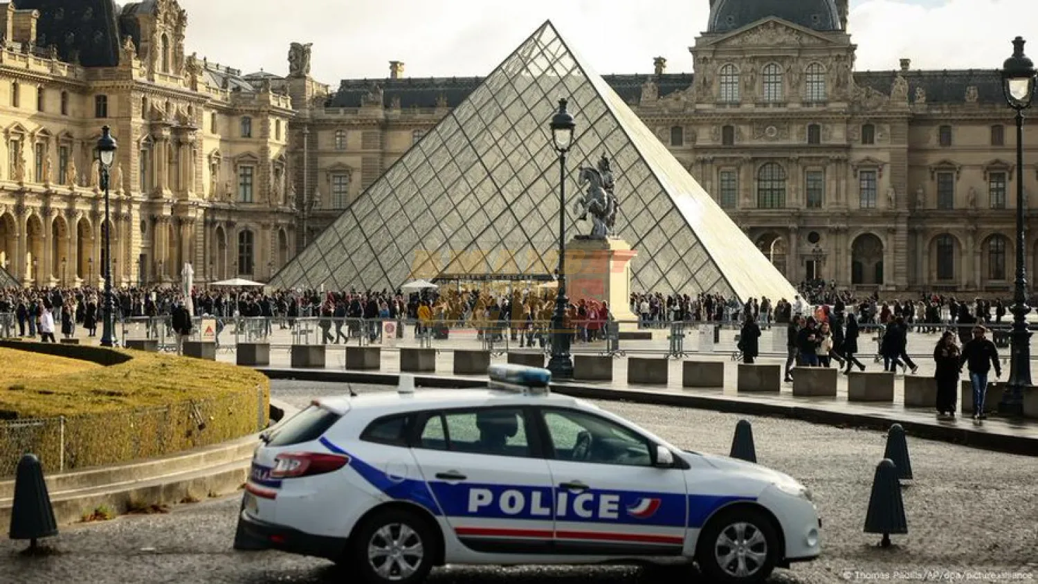 Detienen a cinco nuevos sospechosos del robo en el Louvre