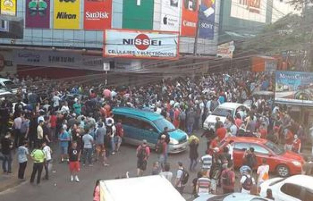 Black Friday CDE: Largas filas de clientes que esperan aprovechar las rebajas de precios