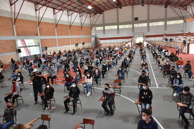 Itaipú abre convocatoria para dar 2.500 becas a jóvenes sobresalientes