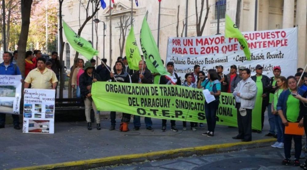 Senado aprueba 16% de aumento para docentes desde julio 2020