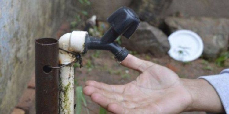 Essap no utiliza dinero para mejorar provisión de agua sino para contratar planilleros, denuncian