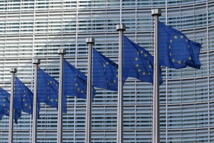Unión Europea acuerda regulación de los gigantes digitales