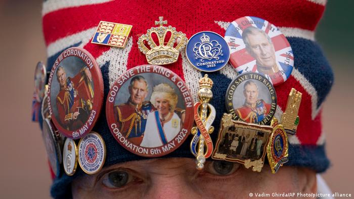 Chocolates, juguetes y más: homenajes en la coronación del rey Carlos III