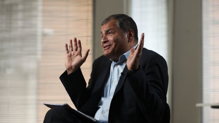 Denuncian que Correa usaba avión presidencial para sacar oro o dinero
