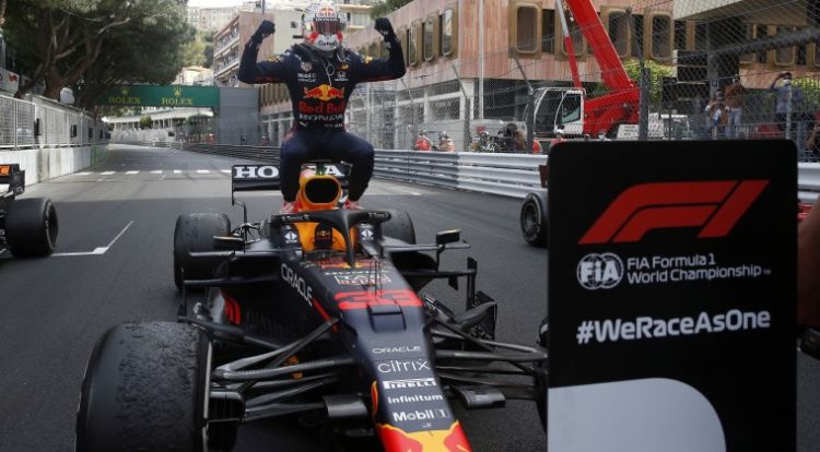 Verstappen toma el liderato y Sainz acaba segundo en Mónaco