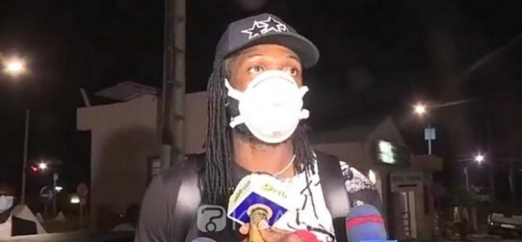 Adebayor sienta postura respecto a las donaciones