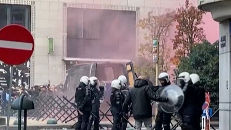 En disturbios acabó multitudinaria protesta contra medidas restrictivas por el COVID-19 en Bélgica