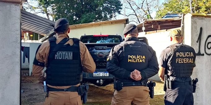 Vehículo “cabrito” fue descubierto con droga: logró escapar en la aduana brasileña