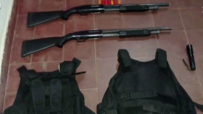 Tres hombres son detenidos tras acechar un banco con escopetas
