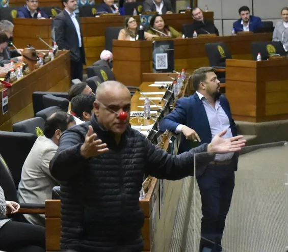 No hay ánimo para impulsar expulsión de senador cartista