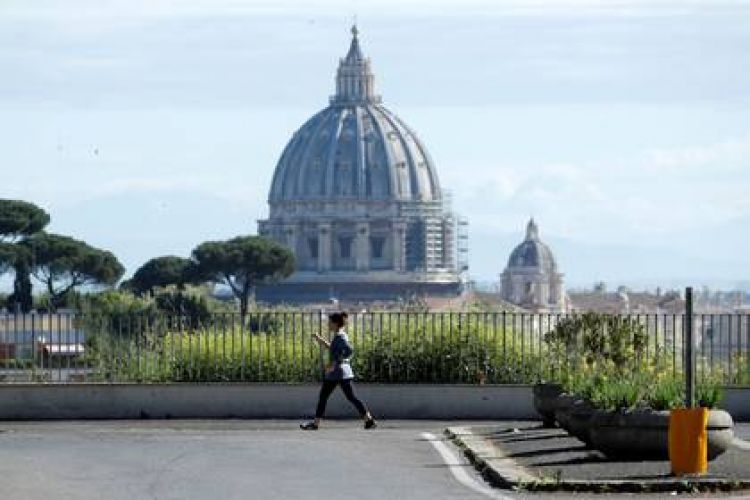 Italia registró 174 muertos el último día, la cifra más baja en ocho semanas