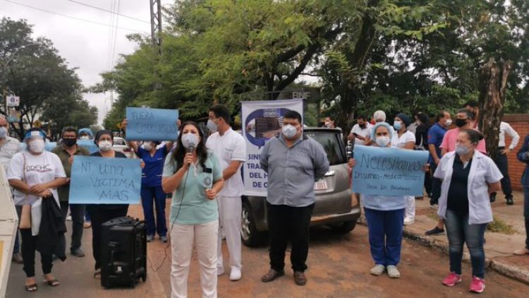 "Son lgrimas de cocodrilo", dicen trabajadores de blanco tras disculpas del viceministro de Salud