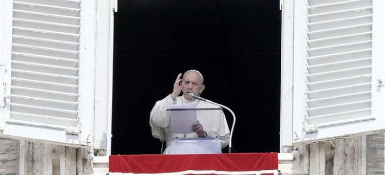 El papa rinde homenaje al trabajo de los médicos en India