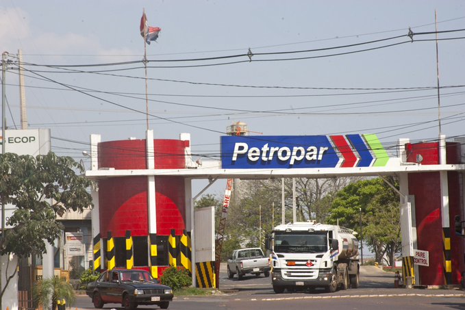 Petropar admite negociado de combustible con Bolivia, pero a “bajo precio”