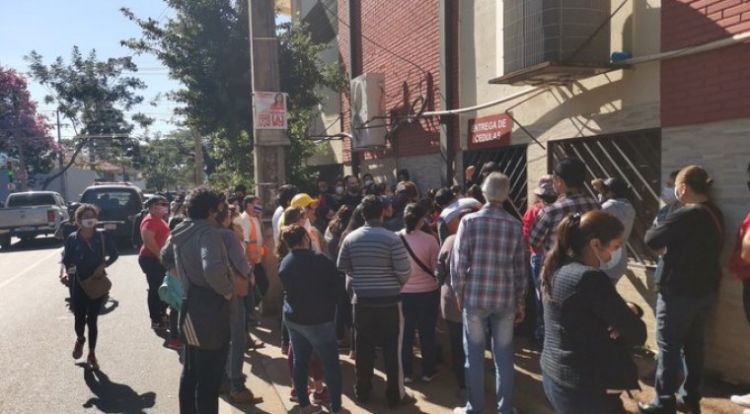 Criminal aglomeración en Identificaciones: tardan meses en expedir cédulas