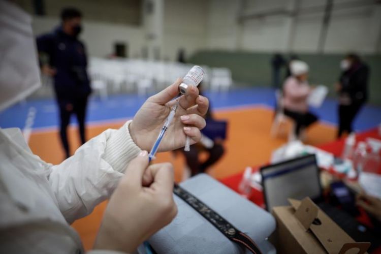 Continúa aplicación de segundas dosis de varias plataformas, menos Sputnik