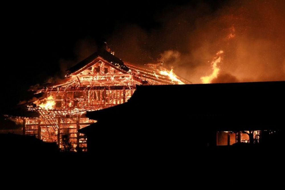 Arde legendario castillo japonés declarado patrimonio de la humanidad