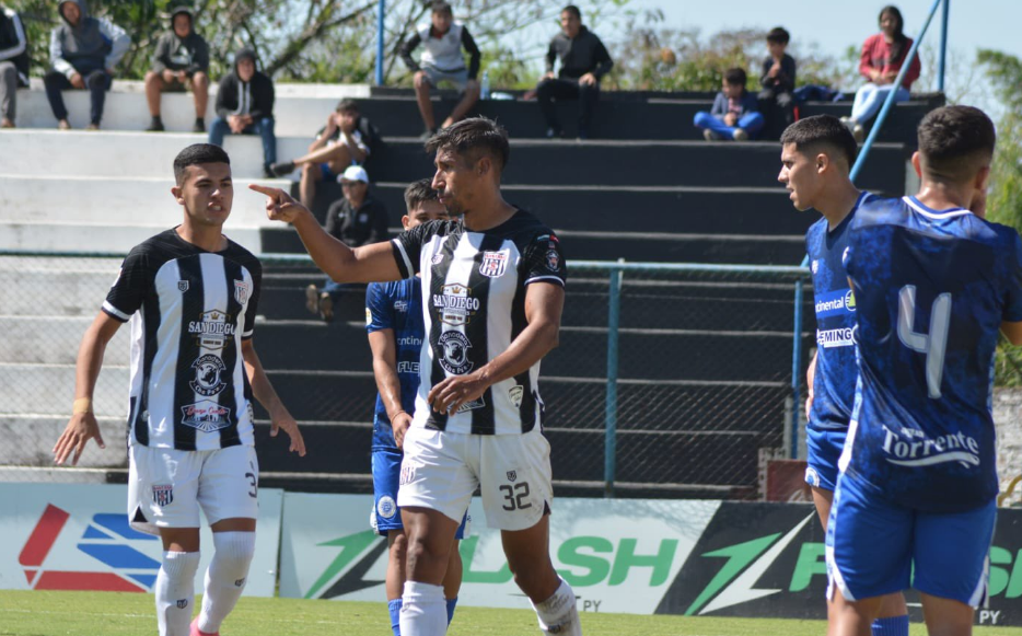 12 de Octubre y Deportivo Santaní empatan con protagonismo de los González