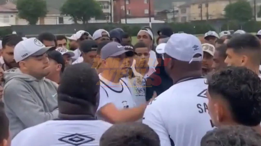 Barras del Santos interrumpen práctica para pedir explicaciones al equipo