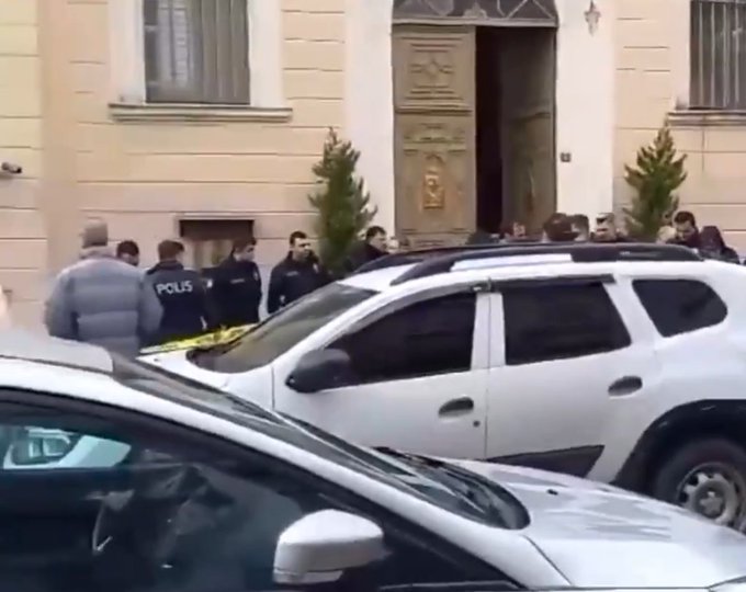 Al menos un muerto tras ataque en iglesia italiana en Estambul