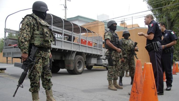 Revelan que tres miembros de la Agencia Estatal de Investigación de México asesinados por policías tuvieron el tiro de gracia