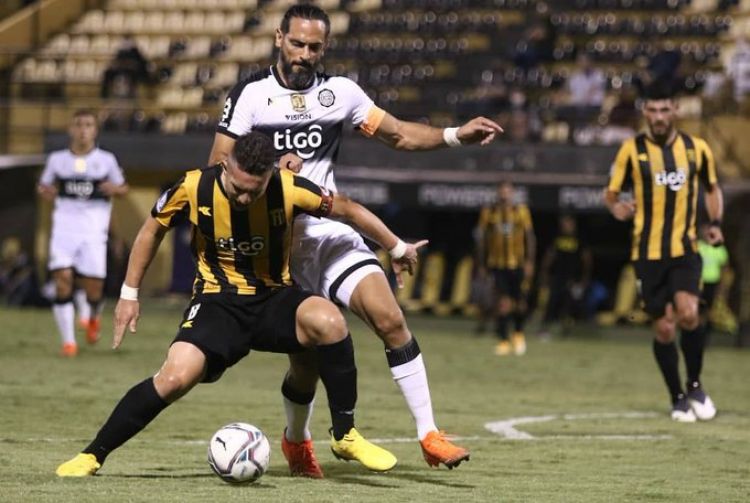 Olimpia va por la punta y Guaraní por recortar distancias