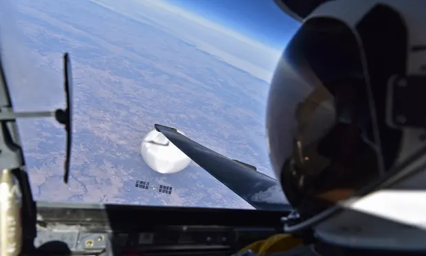 Pentágono publica selfie de globo chino sobrevolando EE.UU.