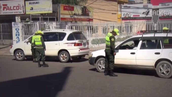 Supuestos fiscal y futbolista paraguayos cayeron en control en Bolivia y les quitaron US$ 1 millón