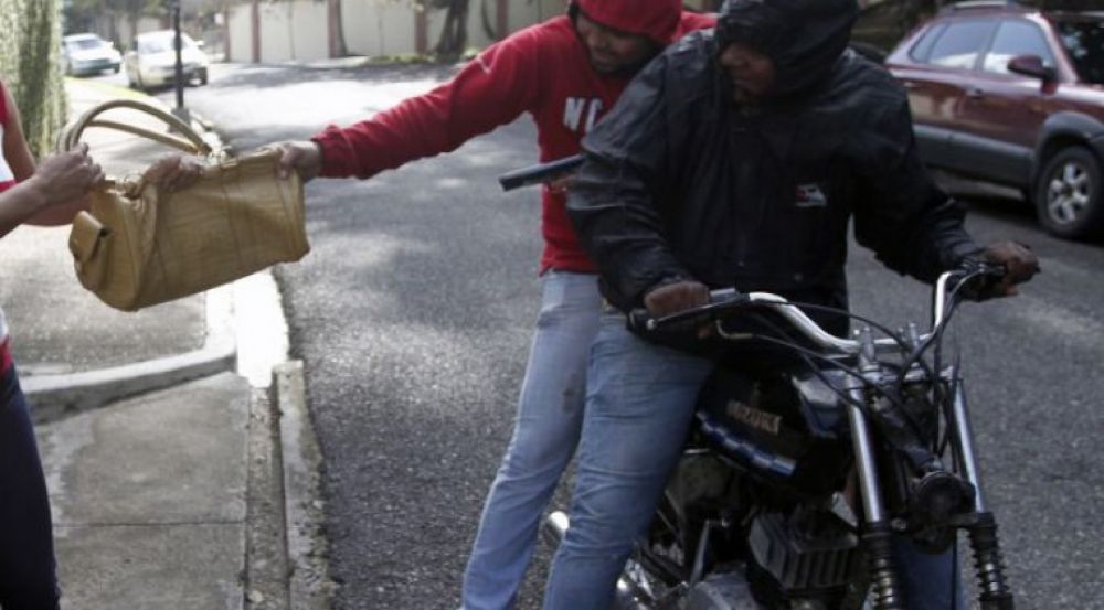 Motochorros se alzan con más de G. 16 millones en Hernandarias