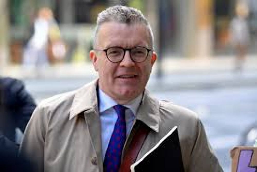 Dimite el número dos del Partido Laborista británico