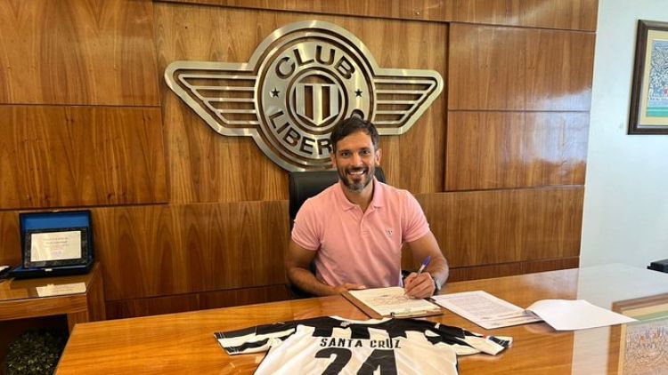 Hinchas de Olimpia, decepcionados con Roque Santa Cruz