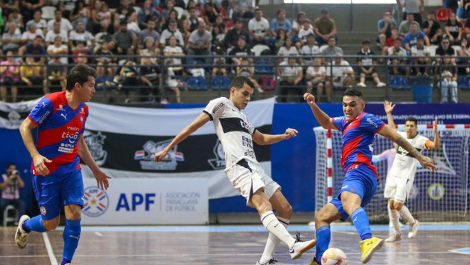 Primera pulseada por el título Absoluto del futsal