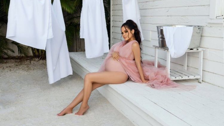 Natti Natasha le da la bienvenida a su primera hija