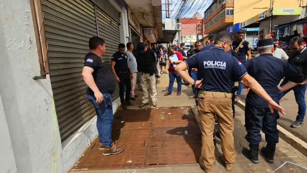 Robo a cambistas en CDE: Allanan local de ropas en búsqueda del origen del túnel